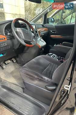 Минивэн Toyota Alphard 2011 в 