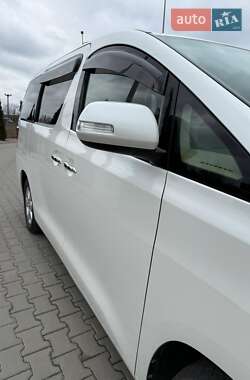 Мінівен Toyota Alphard 2010 в 