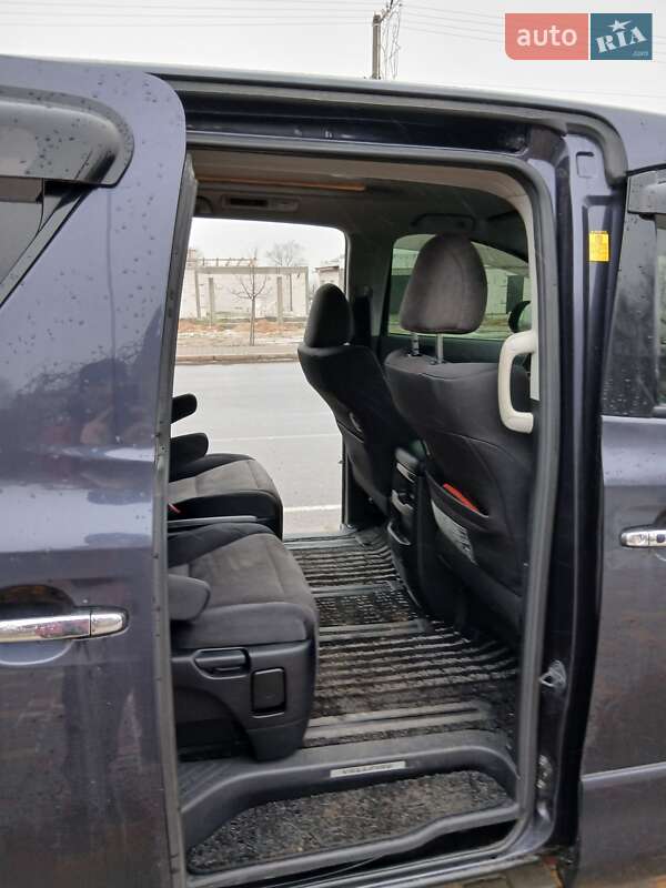 Минивэн Toyota Alphard 2013 в Белгороде-Днестровском