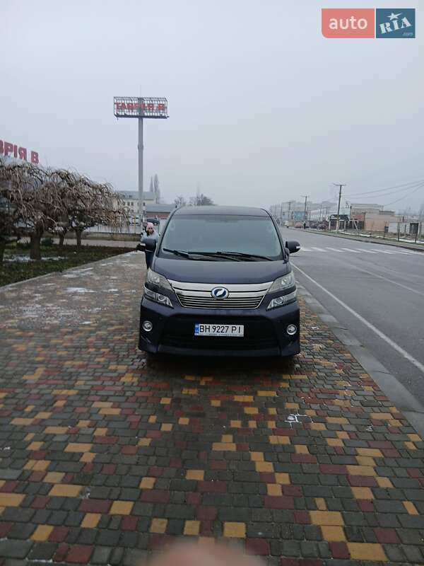 Минивэн Toyota Alphard 2013 в Белгороде-Днестровском