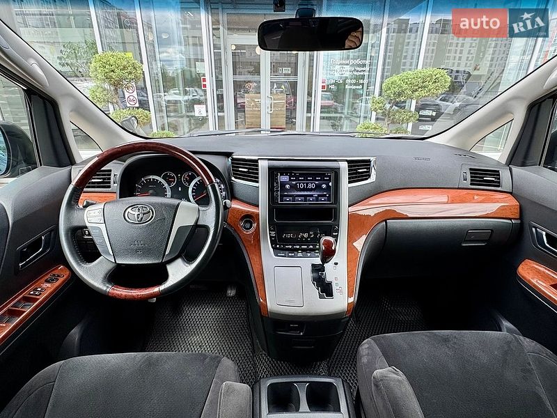 Минивэн Toyota Alphard 2011 в Чернигове