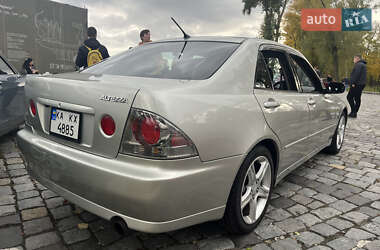 Седан Toyota Altezza 1999 в 