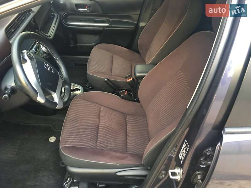 Хетчбек Toyota Aqua 2015 в Кривому Розі