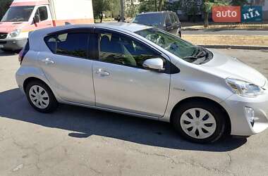 Хетчбек Toyota Aqua 2015 в Києві