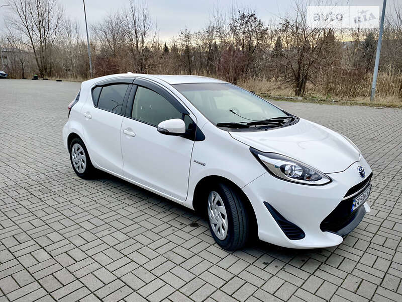 Хэтчбек Toyota Aqua 2017 в Днепре