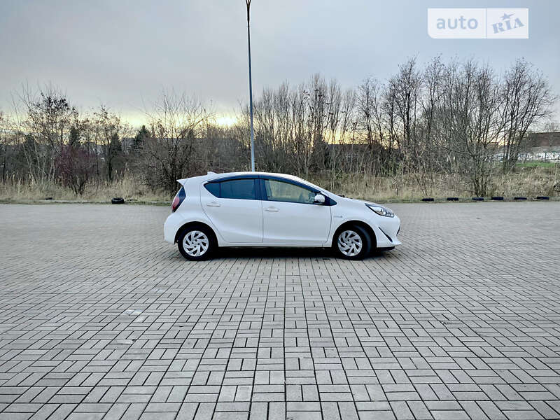 Хэтчбек Toyota Aqua 2017 в Днепре