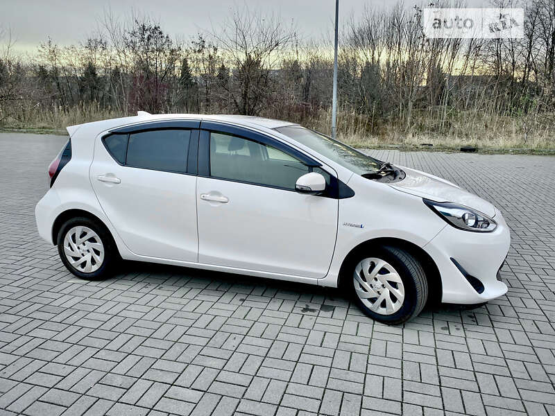 Хэтчбек Toyota Aqua 2017 в Днепре