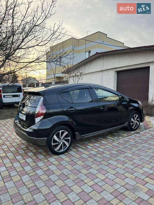 Хэтчбек Toyota Aqua 2015 в Одессе