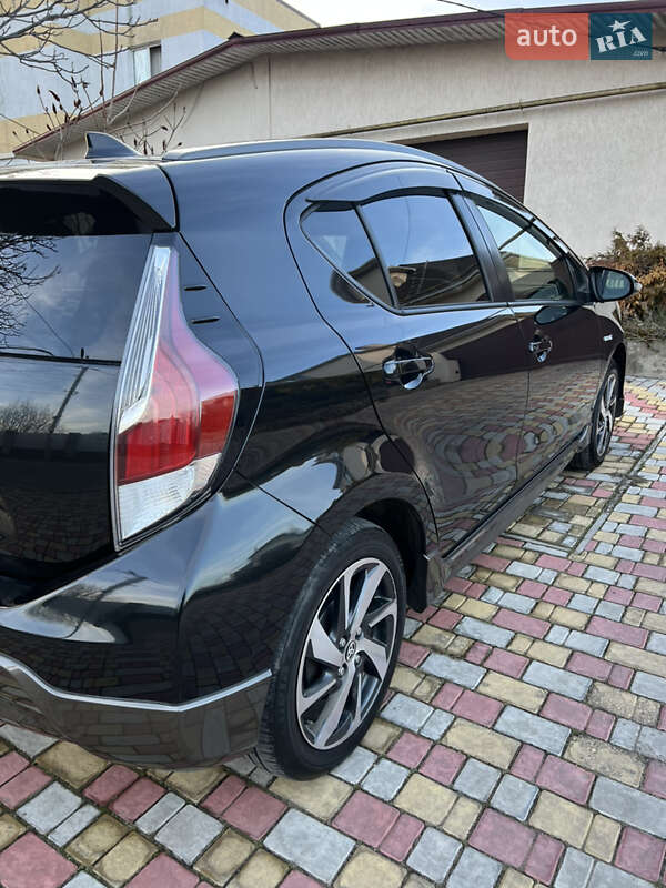 Хэтчбек Toyota Aqua 2015 в Одессе