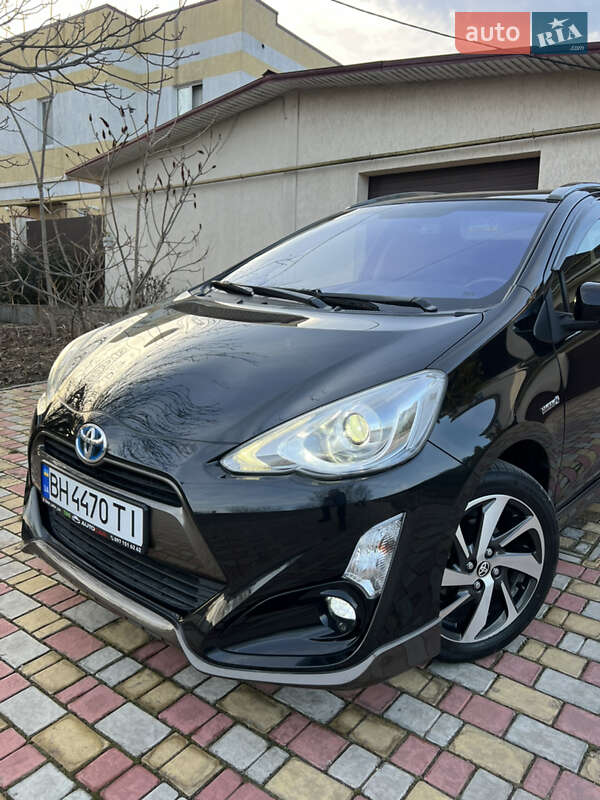 Хэтчбек Toyota Aqua 2015 в Одессе