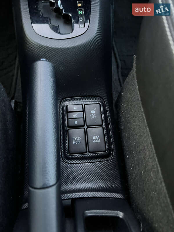 Хэтчбек Toyota Aqua 2015 в Одессе