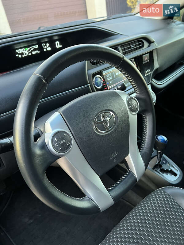 Хэтчбек Toyota Aqua 2015 в Одессе