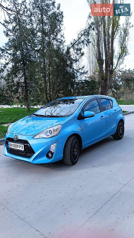 Хетчбек Toyota Aqua 2015 в Ізмаїлі