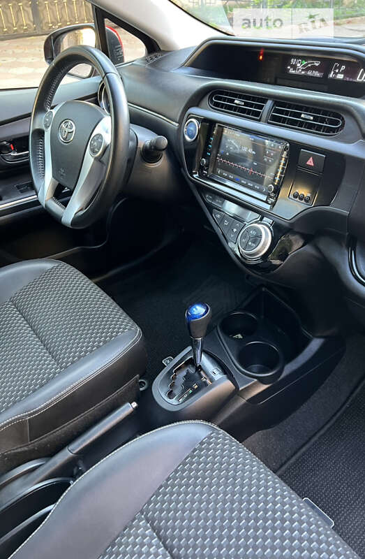 Хетчбек Toyota Aqua 2014 в Одесі