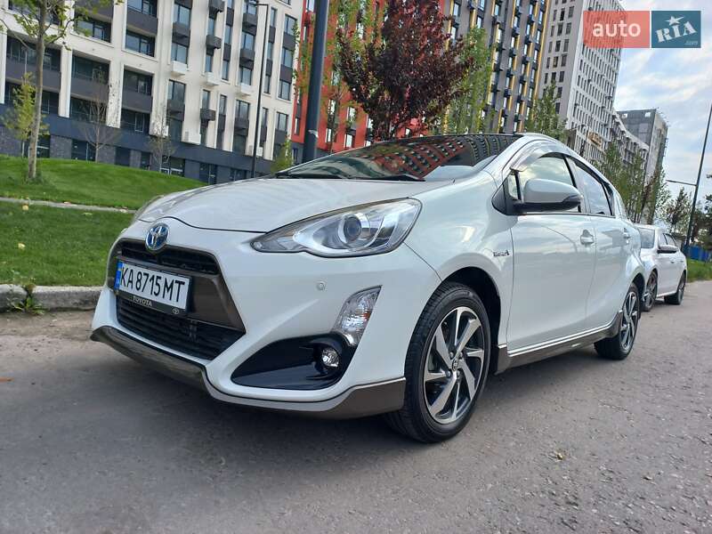 Хэтчбек Toyota Aqua 2015 в Киеве