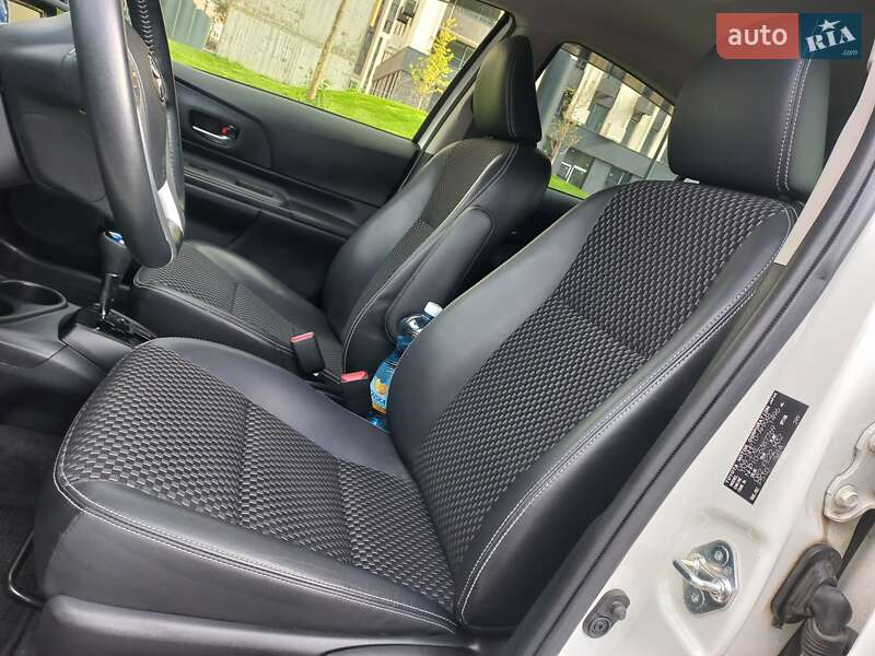 Хэтчбек Toyota Aqua 2015 в Киеве