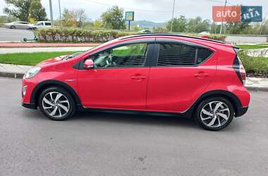 Хэтчбек Toyota Aqua 2015 в 
