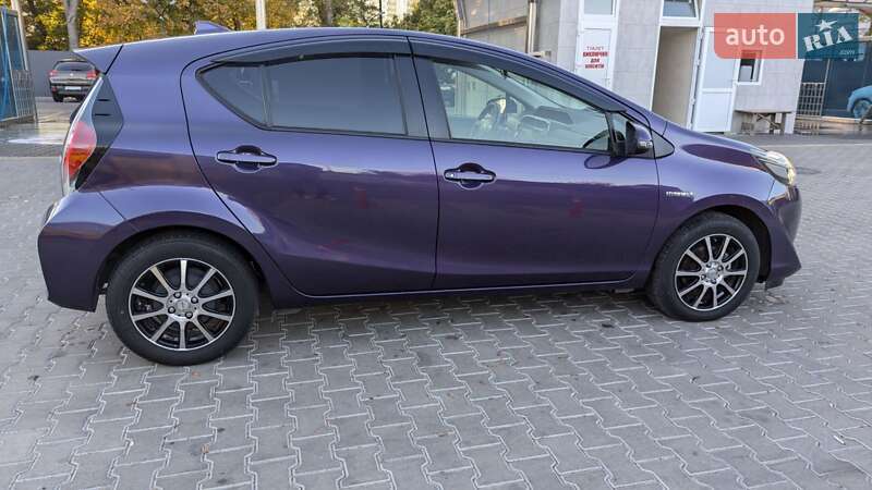 Хетчбек Toyota Aqua 2017 в Одесі