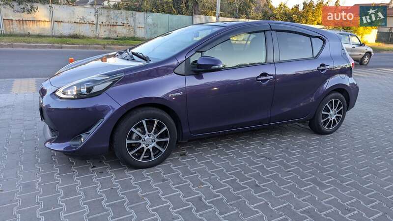 Хетчбек Toyota Aqua 2017 в Одесі