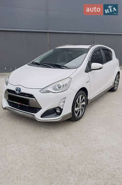 Хэтчбек Toyota Aqua 2015 в 