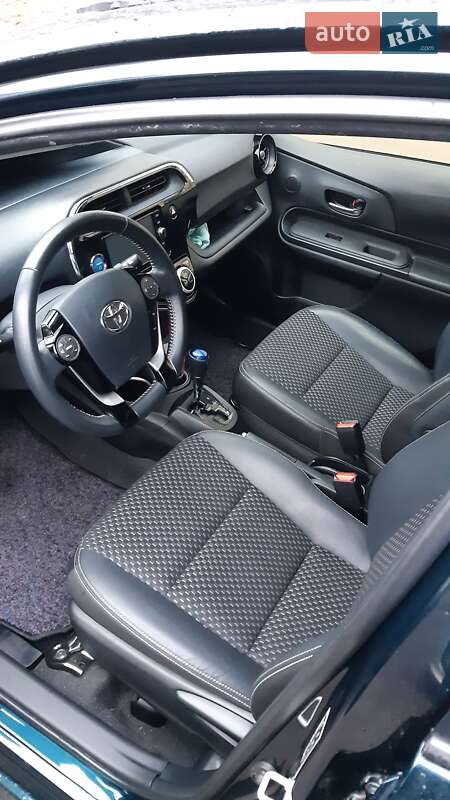 Хетчбек Toyota Aqua 2017 в Києві