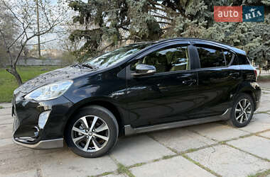 Хэтчбек Toyota Aqua 2015 в 