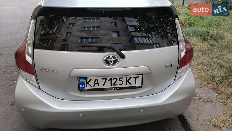 Хэтчбек Toyota Aqua 2015 в Киеве