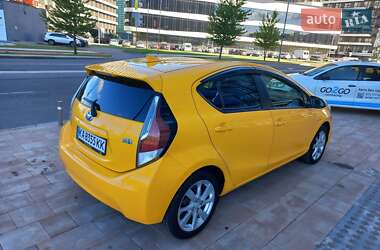 Хэтчбек Toyota Aqua 2015 в 