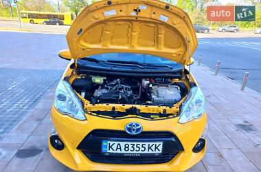 Хэтчбек Toyota Aqua 2015 в 