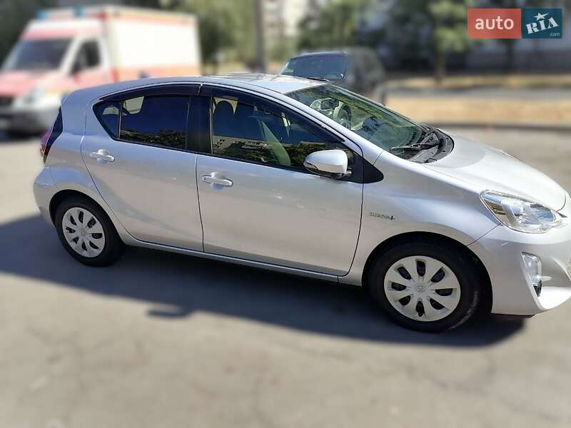 Хэтчбек Toyota Aqua 2015 в Киеве