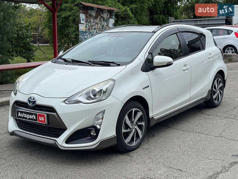 Хэтчбек Toyota Aqua 2016 в 