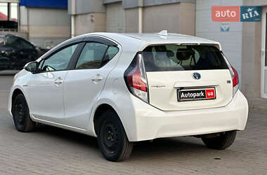 Хэтчбек Toyota Aqua 2015 в 