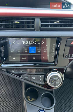 Хэтчбек Toyota Aqua 2015 в 