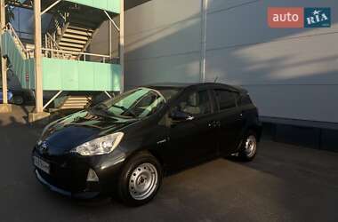 Хетчбек Toyota Aqua 2014 в 