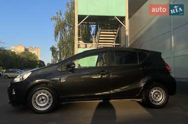 Хетчбек Toyota Aqua 2014 в 