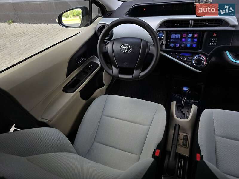 Хетчбек Toyota Aqua 2013 в Києві