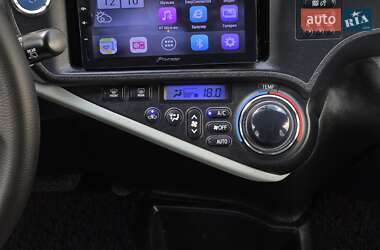 Хэтчбек Toyota Aqua 2013 в 