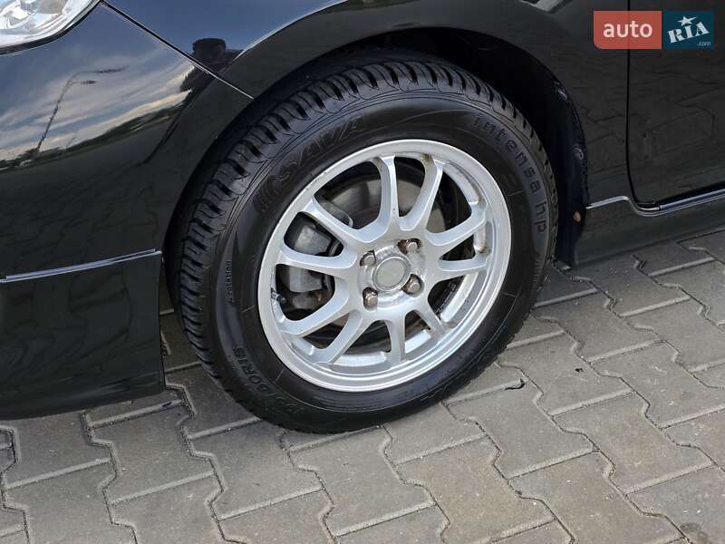 Хетчбек Toyota Aqua 2013 в Києві