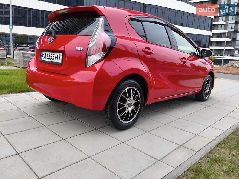 Хэтчбек Toyota Aqua 2016 в Киеве