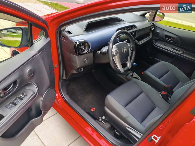 Хэтчбек Toyota Aqua 2016 в Киеве