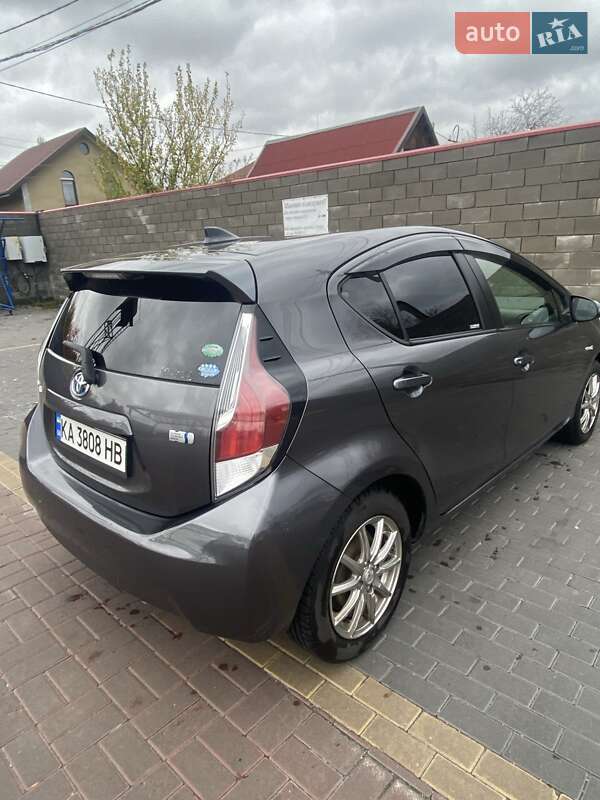 Хэтчбек Toyota Aqua 2015 в Киеве фото 5 Хэтчбек Toyota Aqua 2015 в Киеве