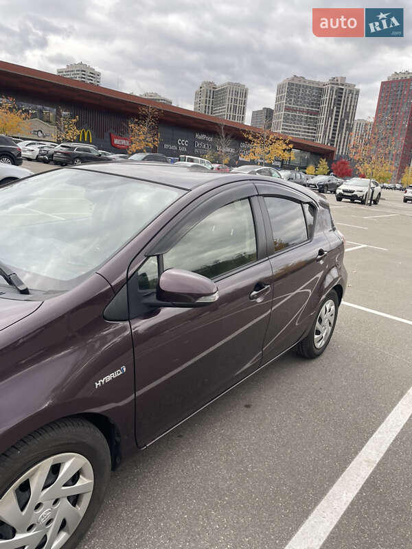 Хэтчбек Toyota Aqua 2015 в Киеве