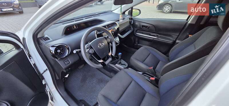 Хетчбек Toyota Aqua 2017 в Хмельницькому