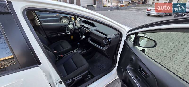 Хетчбек Toyota Aqua 2017 в Хмельницькому