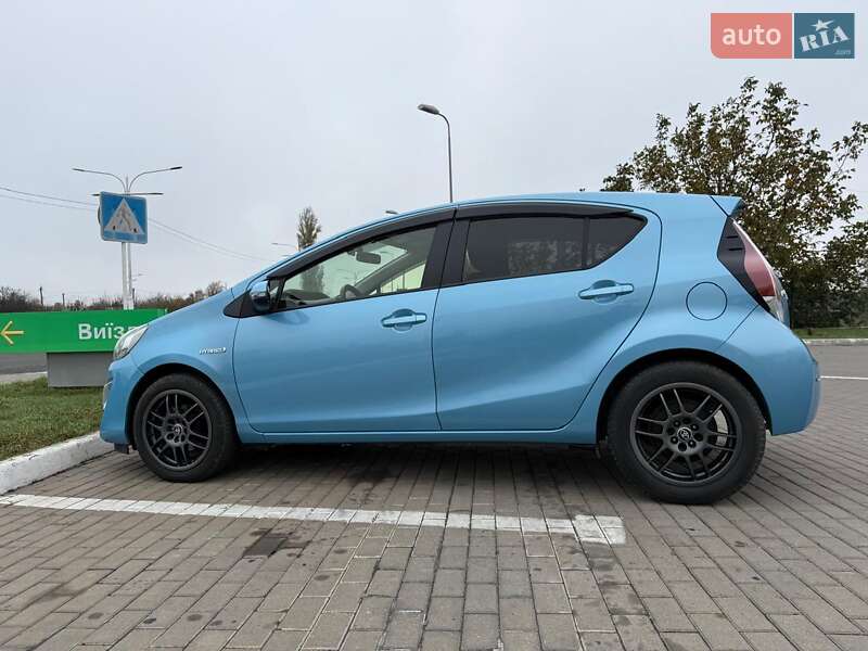 Хэтчбек Toyota Aqua 2015 в Измаиле