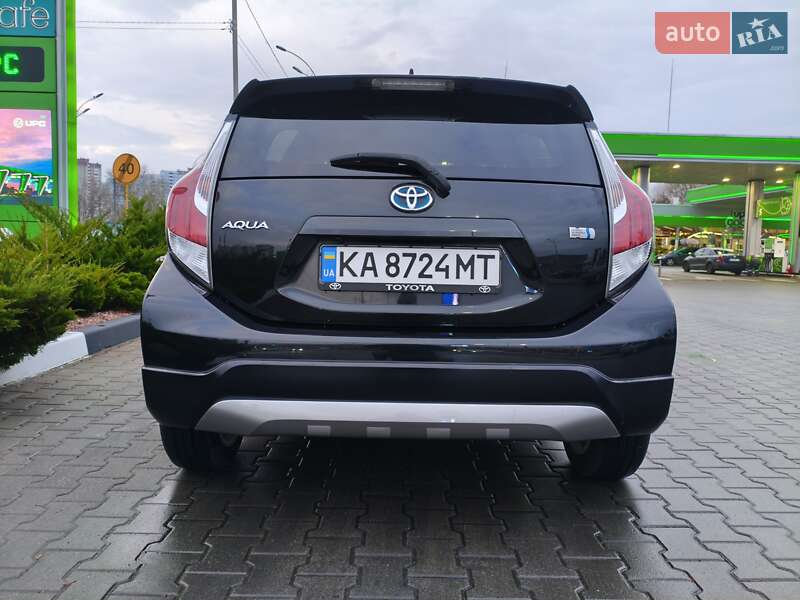 Хэтчбек Toyota Aqua 2015 в Киеве фото 7 Хэтчбек Toyota Aqua 2015 в Киеве