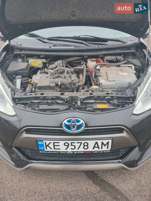 Хэтчбек Toyota Aqua 2015 в Кривом Роге