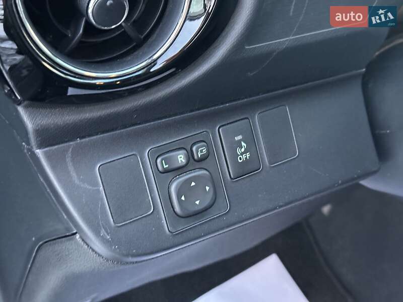 Хетчбек Toyota Aqua 2015 в Києві