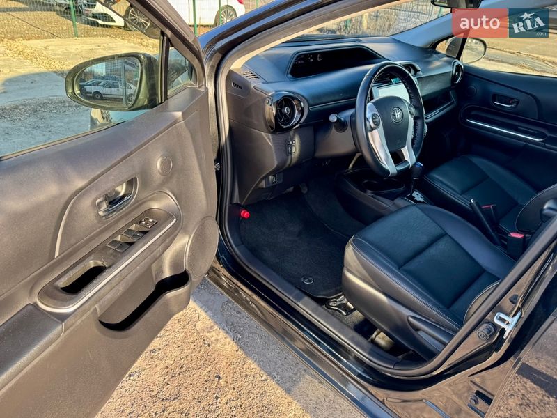 Хэтчбек Toyota Aqua 2015 в Киеве