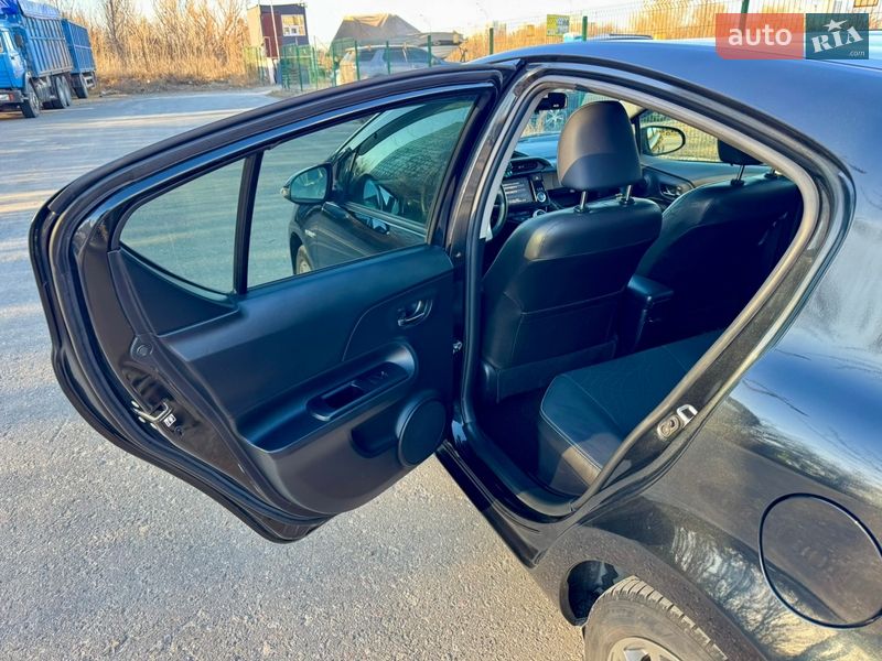 Хэтчбек Toyota Aqua 2015 в Киеве